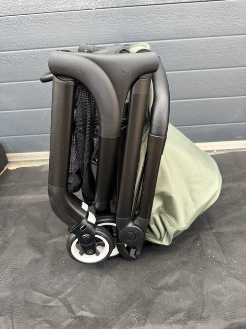 Bugaboo Butterfly forest green certified refurbished — front view | Buggy Pitstop