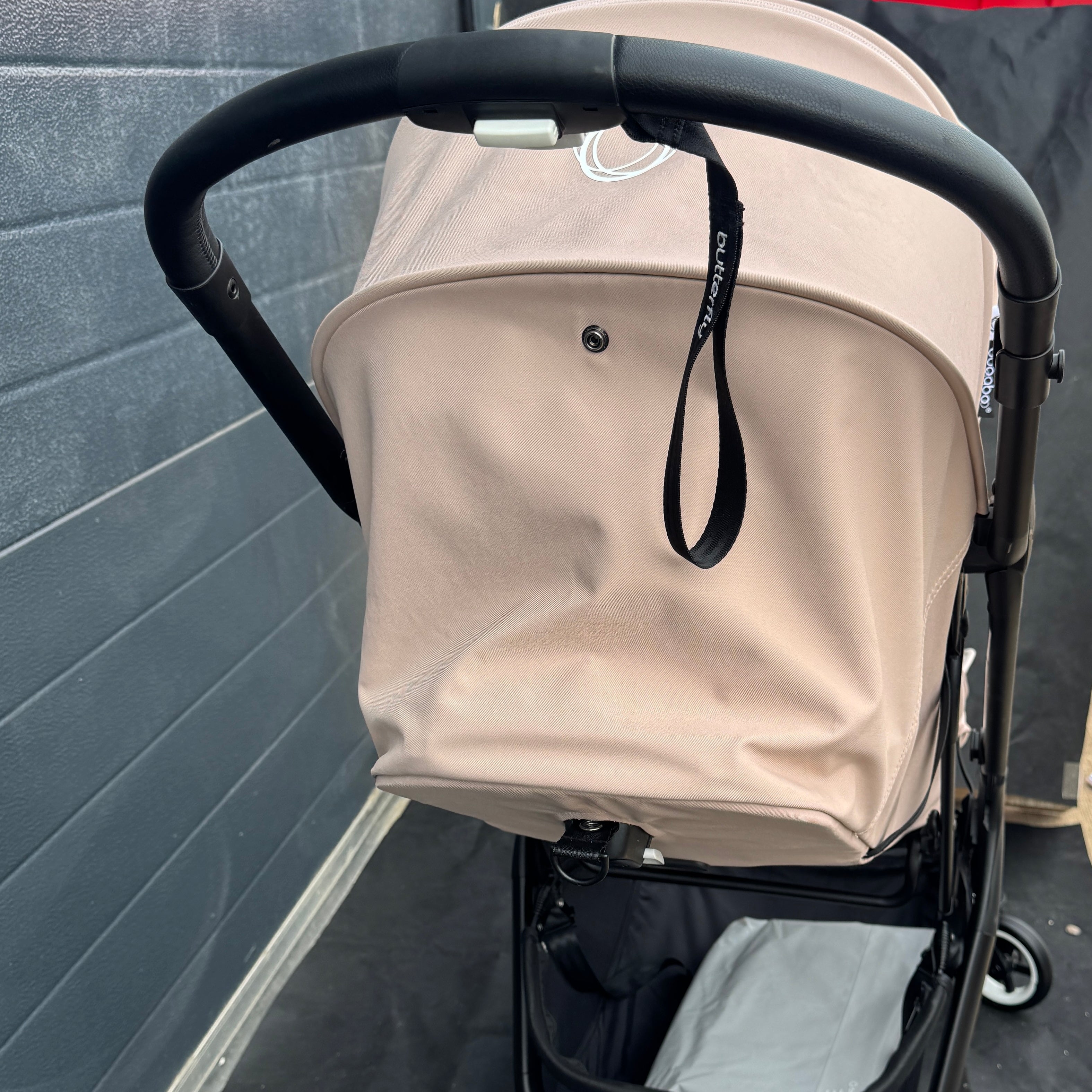 Bugaboo Butterfly desert taupe certified refurbished — folded | Buggy Pitstop